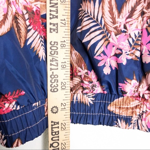 New Look Windbreaker 90s Floral 1/4 Zip Cropped Hawaiian Metallic Jacket Small - Picture 3 of 9
